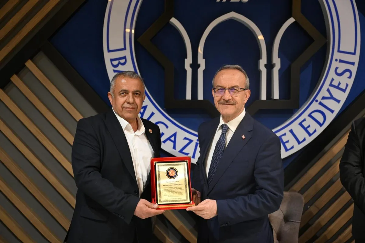Malatya Valisi Seddar Yavuz’a Muhtarlardan “Asrın Valisi” Ödülü