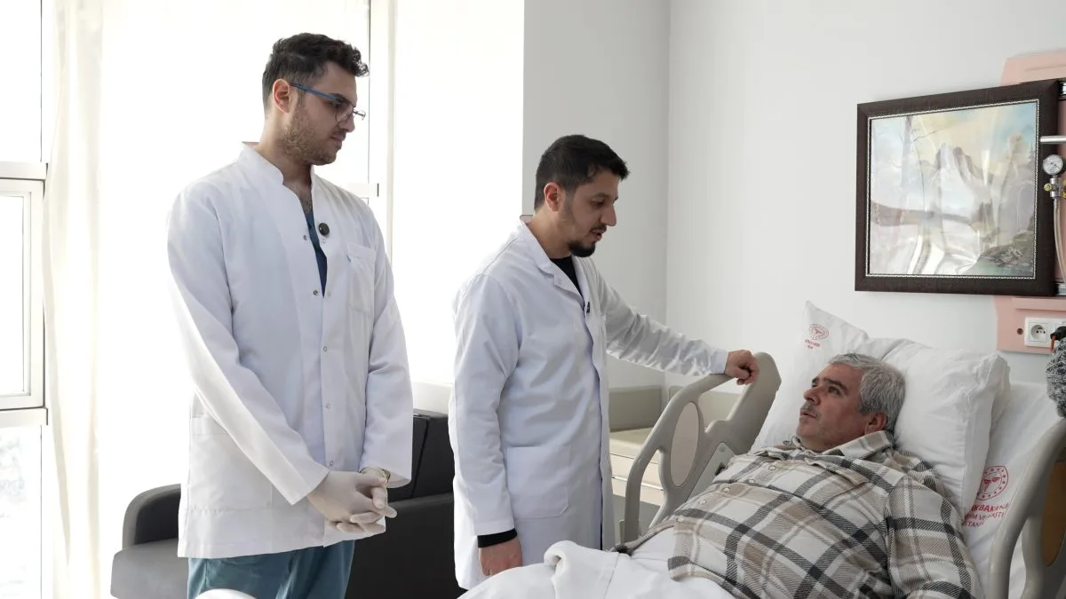 Malatya’da 20 Santimetrelik Dev Kitle Kapalı Yöntemle Çıkarıldı