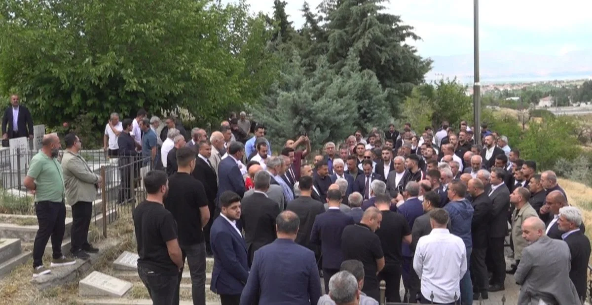 MHP’nin Yeni Yönetiminden İlk Ziyaret Ülkücü Şehitliğine
